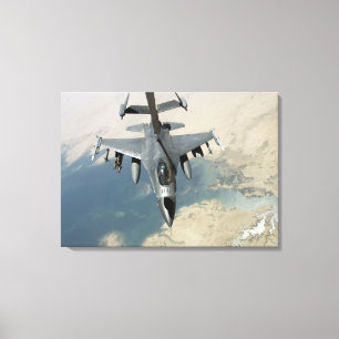 Impressão Em Tela Um falcão F-16 de combate reabastece