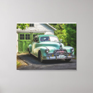 Impressão Em Tela Um lindo Torpedo Pontiac 1947, de dois tons, desca