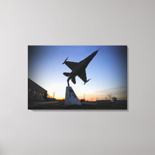 Impressão Em Tela Um modelo escala de um falcão de combate do F-16