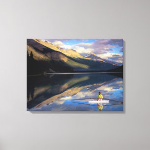 Impressão Em Tela Um remador no Lago Banff no Canadá MR)