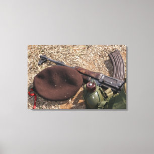 Impressão Em Tela Um rifle, forças armadas cobre e cantina
