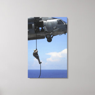 Impressão Em Tela Um técnico de eliminação de explosivos