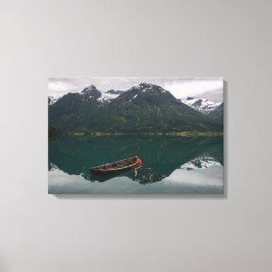 Impressão Em Tela Velha rowboat com reflexo de montanha