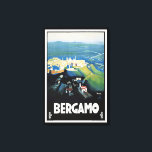 Impressão Em Tela Vintage Bergamo Itália Landscape Viagem<br><div class="desc">Impressão de reprodução de uma poster de viagens vintage que promove o turismo em Bérgamo,  Itália. Muito raro,  restaurado experientemente. Esta peça de arte ficaria excelente em casa,  escritório,  bar,  café,  pub ou restaurante! Do tamanho extra pequeno ao máximo disponível.</div>
