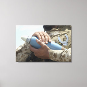 Impressão Em Tela Vista aproximada de um soldado que está a carregar