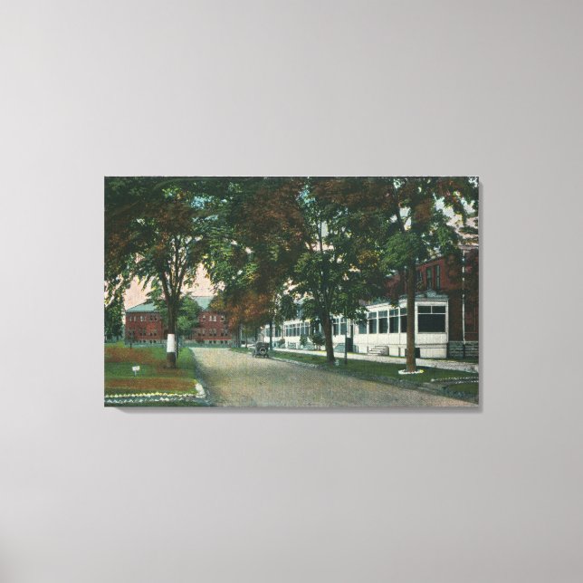 Impressão Em Tela Vista de um Campo Militar dos EUA (Frente)