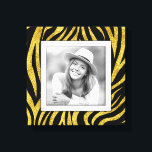 Impressão Em Tela Zebra Dourada de Foto Personalizada<br><div class="desc">Feita para parecer dimensional,  um padrão de impressão zebra preto e ouro cria uma bela imagem para a sua foto favorita nesta canvas. **TIP: Se estiver usando uma placa quadrada,  talvez seja necessário recortar sua foto em um quadrado ANTES de carregá-la para obter melhores resultados.</div>