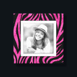 Impressão Em Tela Zebra Rosa, Foto da Família<br><div class="desc">Feita para parecer dimensional,  um padrão de impressão zebra preto e rosa-quente cria uma bela imagem para a sua foto favorita nesta canvas. **TIP: Se estiver usando uma placa quadrada,  talvez seja necessário recortar sua foto em um quadrado ANTES de carregá-la para obter melhores resultados.</div>