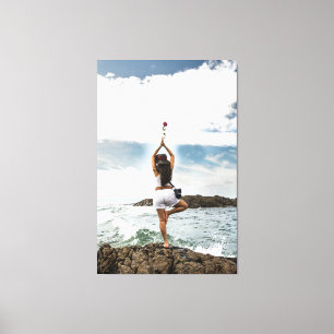 Impressão Em Tela Zen Coastal Serenity: Photographer in Tree Pose wi