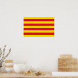 Impressão enquadrado com bandeira da Catalunha<br><div class="desc">Honrem o orgulho cultural e o espírito persistente da Catalunha com esta impressão patriótica, com a bandeira ousada e icônica da Catalunha! Esta elegantemente enquadrada trabalho de arte mostra as distintivas listras vermelhas e amarelas do Senyera, um símbolo profundamente enraizado na história, identidade e movimento de independência da Catalunha. Perfeito...</div>