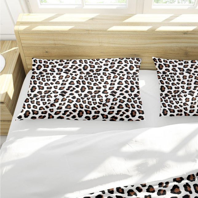 Impressão Leopardo Branco (White Leopard Print Pillow Case by Looly Elzayat
)