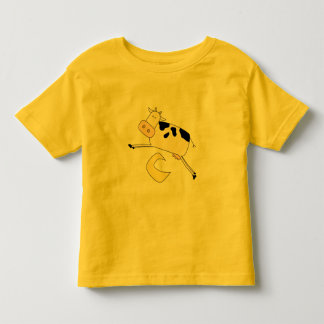 Infantil A vaca salta sobre o camiseta e os presentes da