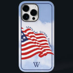 Inicial: Estrelas de Sinalizador Americanas e Band<br><div class="desc">Use o modelo de texto para adicionar sua versão inicial ou removê-la. Esta é uma ilustração personalizada e patriótica da bandeira americana que se acenou sobre um fundo azul-céu. "Stars and Stripes Forever" é impresso ao longo da borda da bandeira. Um legal design de vermelho, branco e azul. Uma ideia...</div>