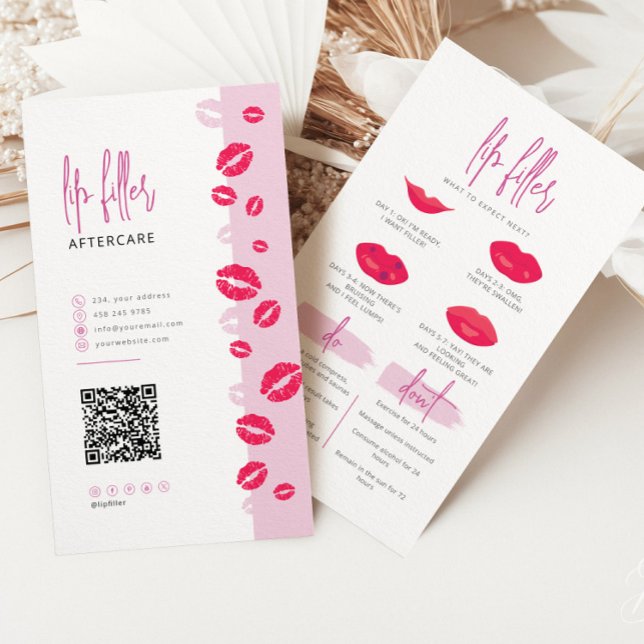 Injetações do lábio de enchimento após o cartão de (Criador carregado)