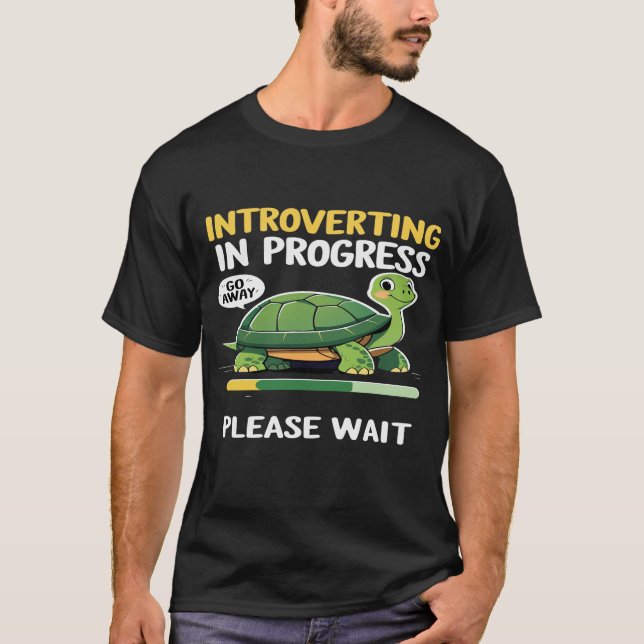 Introverting in Progress T-Shirt – Funny Loading (Frente)
