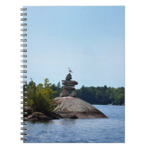 Inukshuk, gaivota, caderno do país da casa de