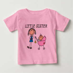 Irmã Pequena Com Camisetas De Sis Grandes