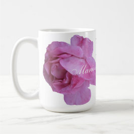Irmãs gêmeas Gemini, uma caneca de rosa rosa-quent