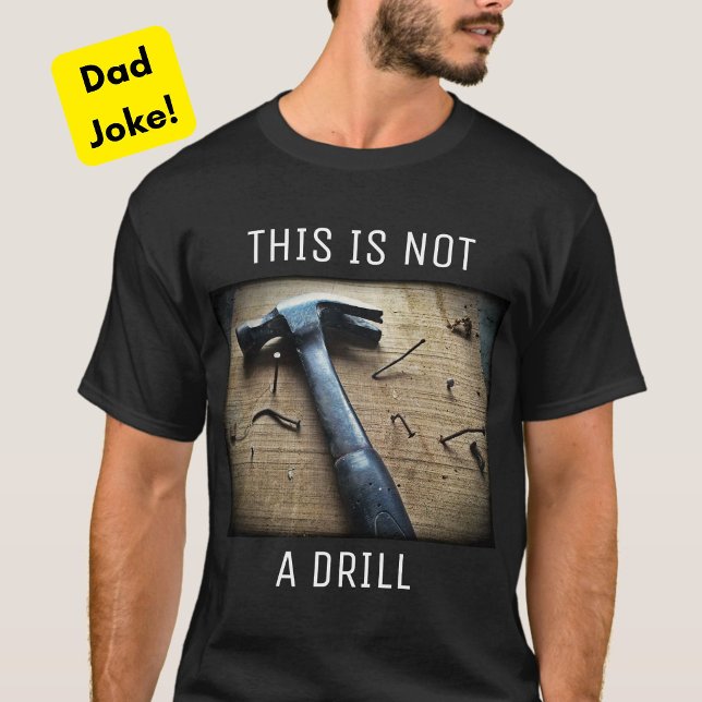 "Isto Não é uma Broca" Camiseta de Piada de Pai En (A funny, modern Dad Joke pun t-shirt for your special papa. This is not a drill!)