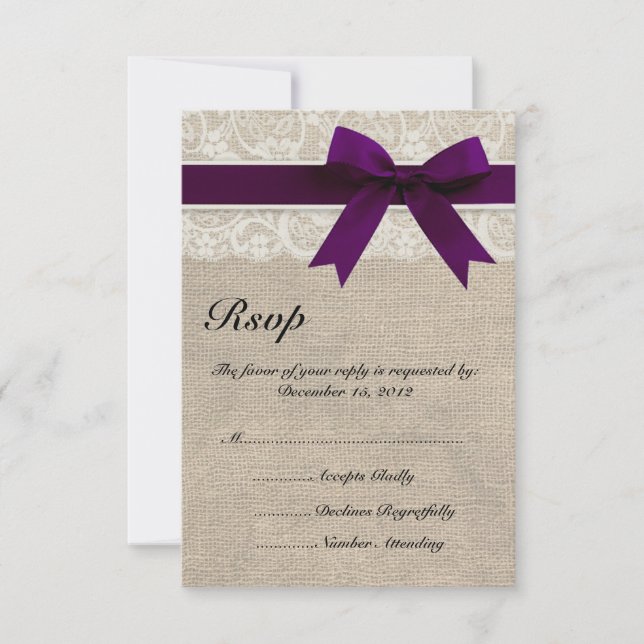 Ivory Lace e Burlap Examinam Plum RSVP Card (Frente)