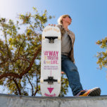 Jesus é o caminho, a vida, o skate da verdade<br><div class="desc">Christian Skateboard com o verso bíblico de John 14:6 Jesus lhe disse, "Eu sou o caminho, a verdade, e a vida. Ninguém pode vir ao Pai exceto por mim". Os versos estão em cores pastéis azuis e em caligrafia mista e tipografia minimalista. Esta moda, design de fé moderna é a...</div>