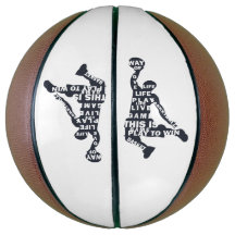 Jogador de basquetebol joga um pedaço com texto de