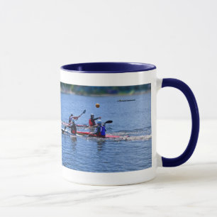 jogando um jogo da água, caneca