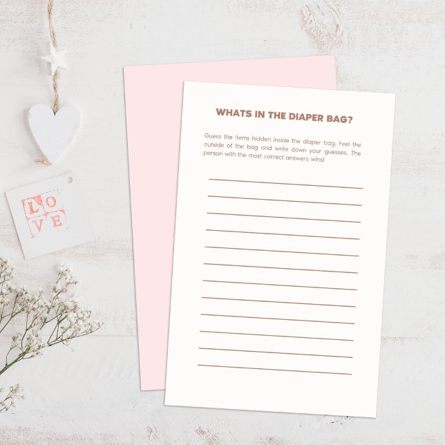 Jogo de Adivinhação do Chá de fraldas dos Balões R (Bear & Pink Balloons Baby Shower Guessing Game on a boho wooden table.)