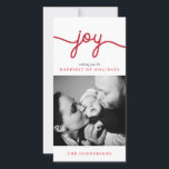 Joy Red Modern Script Cartões de foto de Natal<br><div class="desc">Envie alegria de feriado para seus amigos,  família e entes queridos com esses cartões com fotos clássicos e na moda com um roteiro vermelho no topo e sua foto favorita. Ver a coleção correspondente na loja Young Wanderlust!</div>