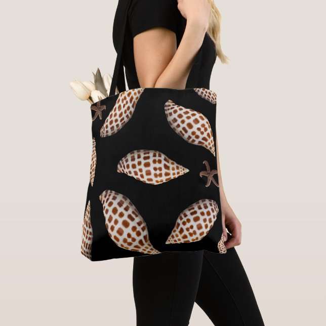 Junonia Concha Negra Tote (Close Up)
