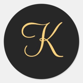 K inicial de cor Dourada no autocolante preto do m