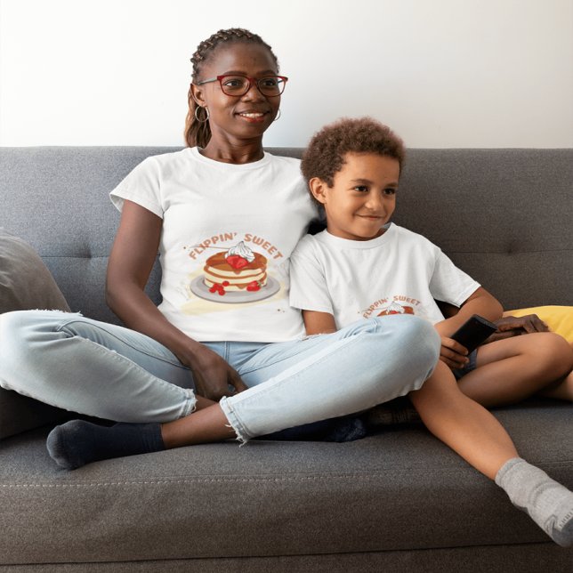 Kawaii Pancake Stack T-Shirt - Engraçado Brunch Te (Matching moments made special. Show off your family love in cozy style)