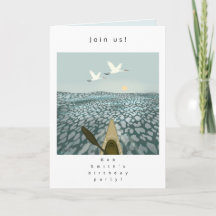 Kayak em água com guindastes sobrevoando o Convite