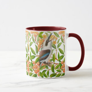 Kookaburra de riso na caneca da árvore de goma