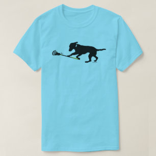 Laboratório preto que joga o t-shirt dos homens d