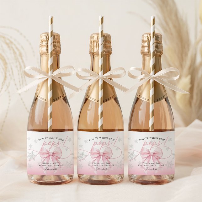 Laço Rosa Bebê de Inverno Pop It Quando Ela Estour (Pink Bow Winter Baby Pop It When She Pops Sparkling Wine Label)