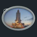 Lançamento de Descoberta de Encerramento de Espaço<br><div class="desc">O Space Shuttle Discovery na plataforma de lançamento é uma das órbitas do programa Space Shuttle da NASA e a terceira das cinco órbitas totalmente operacionais a serem construídas. Sua primeira missão, STS-41-D, voou de 30 de agosto a 5 de setembro de 1984 e sua última missão foi 9 de...</div>