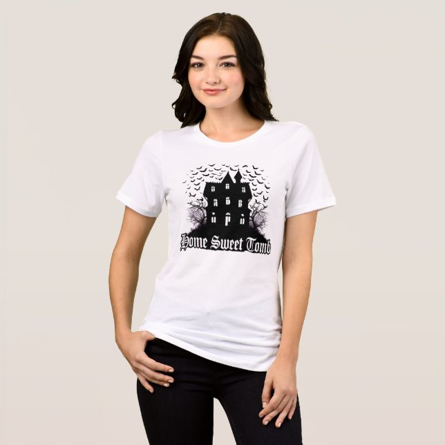Lar Doce Túmulo | Camiseta Divertida de Halloween (Frente Completa)