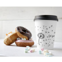 Larga, semente de dandelion fluindo no vento