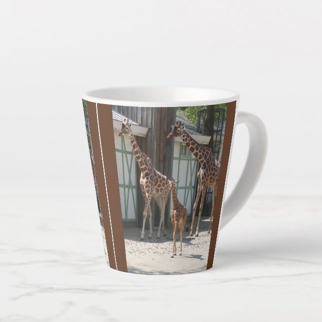 Latte Caneca de Café com Design de Família de Girafa Fof (Ângulo direito)