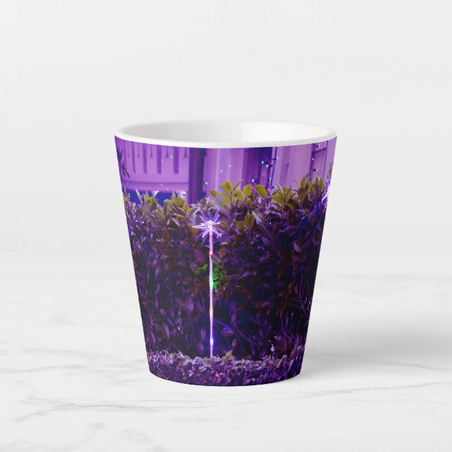 Latte Caneca de Café com Luzes de Flor de Arco-Íris Roxo (Frente)