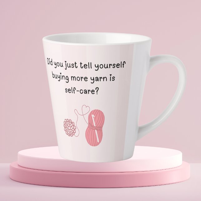 Latte “Comprar Fio É Cuidado Pessoal” Caneca de Café Eng (Did you just tell yourself buying yarn is self-care? Latte mug)