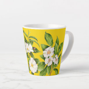 Latte "Paz na Terra" em uma pequena caneca de café