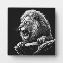 Leão na placa de mesa de penhasco com cavalete