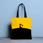 Legal Gato Bolsa de Ombros de Praia Bag<br><div class="desc">Um gato preto branco se senta sobre uma colina. Projetado para você pelo Evco Studio.</div>