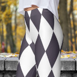 Legging Bohemian Harlequin Cheque Preto e Branco<br><div class="desc">Elevem seu guarda-roupa ativo com essas pernas de esporte inspiradas no Harlequin. Perfeito para o ginásio ou para as excursões casuais, estas leggings ousadas, coloridas e na moda misturam sem problemas o esporte e as vibrações prontas para as ruas. Transforme sua aparência cotidiana e abraça a energia vibrante. Não perca...</div>