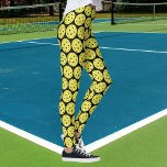 Legging Bola Amarela Engraçada Pickleball e Esporte Negro<br><div class="desc">As leggings perfeitas para os entusiastas do Pickleball! Uma bola amarela é colocada sobre um fundo preto. Altere facilmente a cor de fundo clicando em personalizar e, em seguida, rolando para o selecionador de cores. Excelente para jogos de picleball divertidos e jogos de torneio ou apenas com seus amigos do...</div>