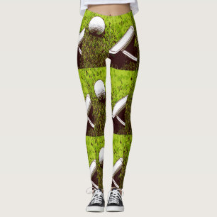 Legging Bola de golfe e bota sobre grama verde