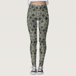 Legging Branca Negra Geométrica Francesa Fleur de Lis<br><div class="desc">Um padrão ousado, preto e branco que irá se misturar e combinar bem com uma grande variedade de estilos foi inspirado em padrões de azulejo do chão do apartamento em Paris, antigos. Nova arte em um design em relevo, vestido e texturizado que é fabulosamente divertido, chique e único. Se você...</div>