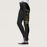 Legging Calças de Yoga de Folha de recem casados Preta e D<br><div class="desc">Recem casados Black & Dourado Faux Foil Typografia Yoga Pants. As Calças de Yoga Recem casados são perfeitas para trabalhar nas suas férias na Lua de mel.</div>